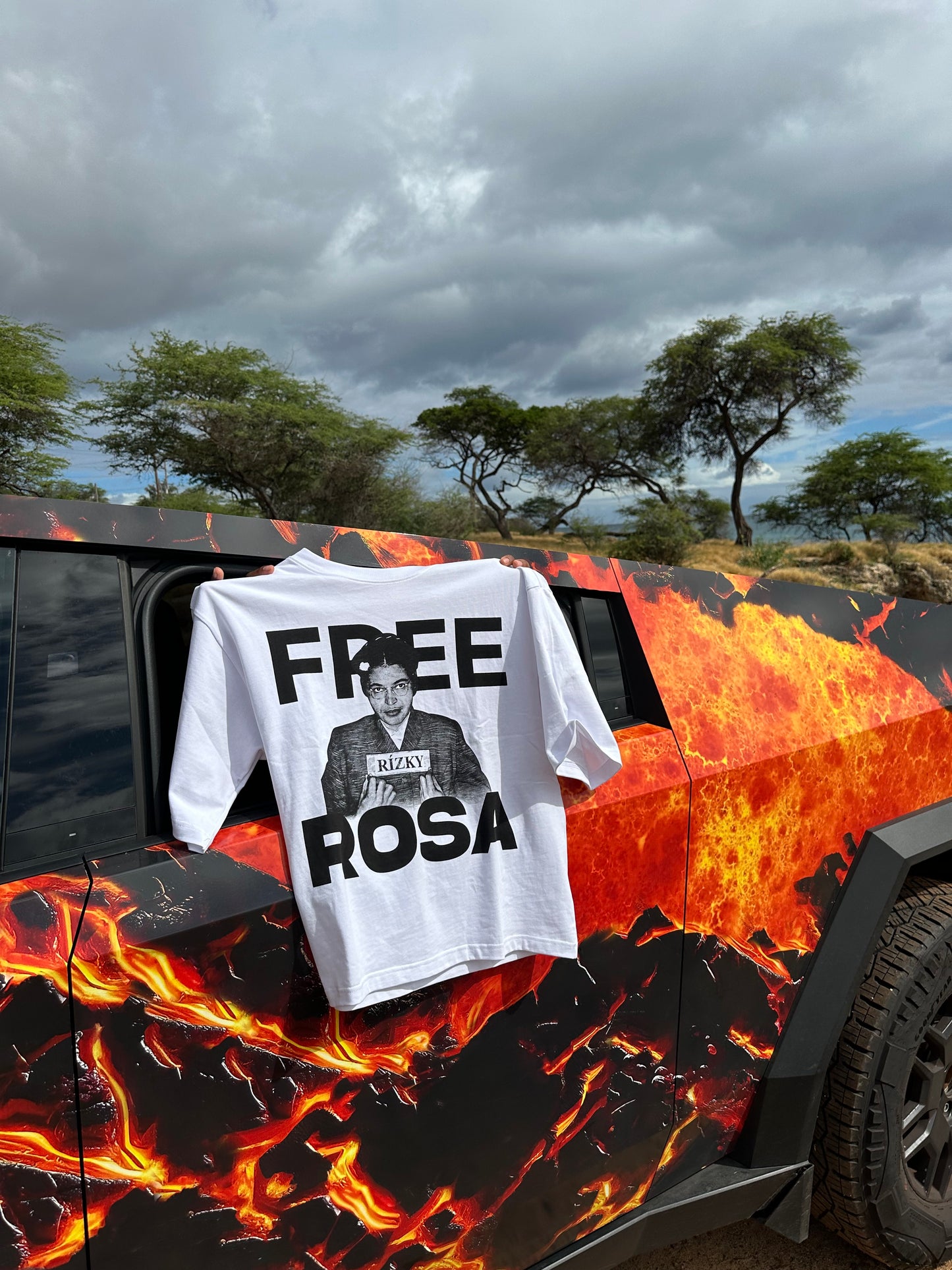 Free Rosa Tee